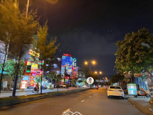 8.39tỷ- mt đường 30m giáp tân phú. dt 4mx22m (vuông), vị trí đẹp.