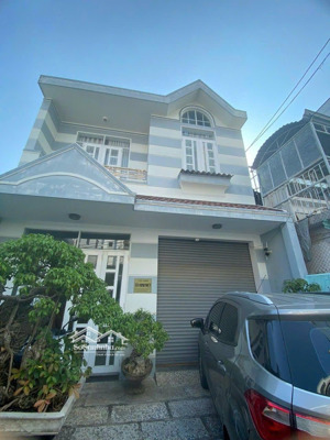 bán nhà 2 tầng tại trung tâm tp biển nha trang