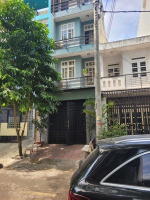 cho thuê nhà phố 5x20m, 1 trệt 3 lầu đường phạm thế hiển q8. lh: 