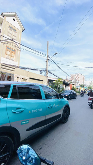 nhà nát bán đất. mặt tiền kinh doanh tốt. đường bình phú. gần tô ngọc vân. chợ tam hà. sổ hồng sạch