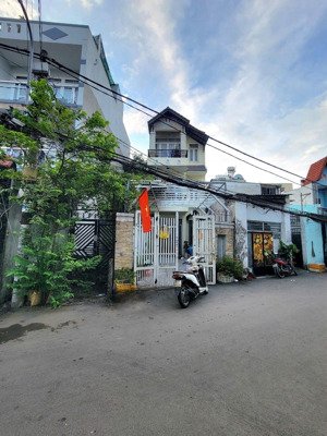 bán nhà phạm văn chiêu 100m2(5*20m) 3 tầng tiện cải tạo phẩm biệt thự mini thư giản