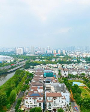 bán dockland 106m2 3pn,2wc , lầu cao tặng kèm ô xe hơi giá chỉ 5.9 tỷ .lh ngân