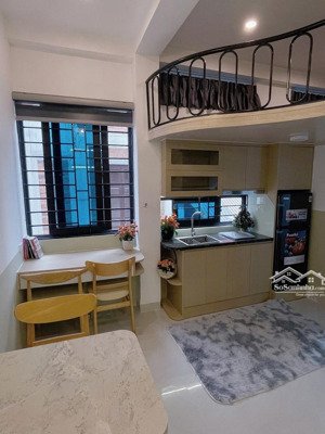 tòa chdv giáp nhất 8 tầng thang máy - ô tô - lô góc - view sân chơi - ngõ thông - 24 phòng