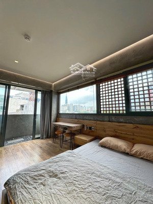 penthouse cửa sổ lớn view landmark, thiết kế tối giản & sang trọng, gần gũi với thiên nhiên