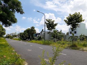 nền nhà phố kdc cảng sài gòn phú xuân nhà bè, dt 117.5m2 đg25m, giá 66tr/m2 sổ hồng.lh 