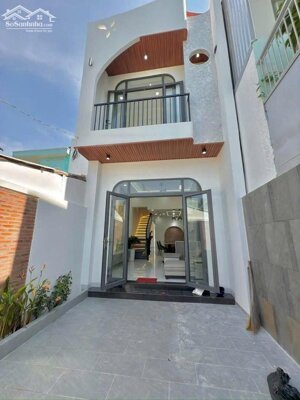 BÁN NHÀ THIẾT KẾ HIỆN ĐẠI DO CHỦ CẦN TIỀN GIÁ CHỈ 700TRIỆU DỌN VÀO Ở NGAY