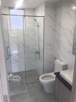 chủ đi nước ngoài bán gấp căn 83m2 giá 5,050 tại c/c sunrise riverside đã có sổ hồng 