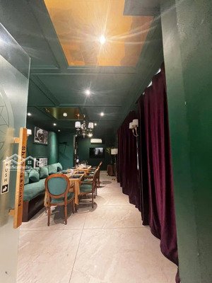 cần cho thuê mặt bằng góc đường lớn khu hưng gia phú mỹ hưng quận 7 thích hợp kinh doanh