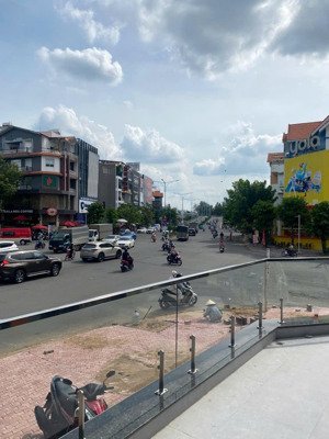 cho thuê căn góc 2 mt hoàng trọng mậu và ntt dt: 278,8m2 giá thuê 363,566triệu/tháng lh: 