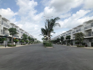 cho thuê shophouse dragon village, giá 14 triệu, 225m2, nhiều tiện ích hot!