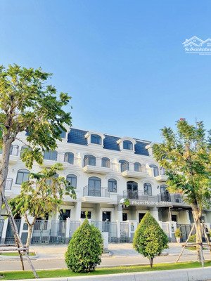 cho thuê nhà phố view hồ đường 25m lakeview city. giá 30 triệu nhà hoàn thiện 4pn 5wc ở và làm vp