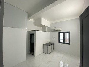 cho thuê chdv mới tinh 25m2 ngay góc 2 mặt tiền, máy lạnh, cửa sổ, rất tiện nghi, phường 14 gò vấp