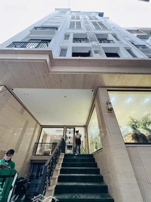 cầu giấy oto, toà chdv 200m, 9tầng mt 10m, doanh thu hơn 3tỷ/1 năm giá nhỉnh 60ty. tl