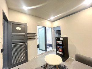 cho thuê căn hộ 2 phòng ngủ 1pk balcon 45m2 full nt ngay toà nhà viettel vòng xoay dân chủ quận 10