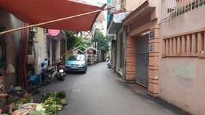 bán nhà xuân thuỷ, dt62m2, mặt ngõ , ô tô qua nhà, gần phố.